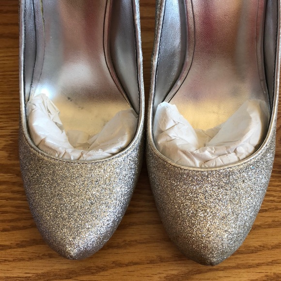 Silver texture Guess pumps - Picture 5 of 6